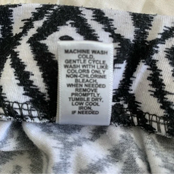 CATO Women’s PLUS Maxi Skirt Black & White Geometric‎ Elastic Waist SIZE 22/24W - Picture 7 of 9